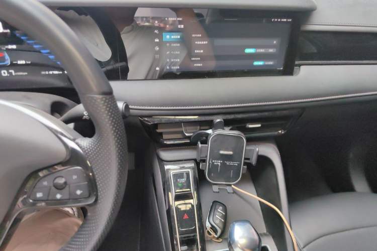 Used Roewe i5 2024 1.5L CVT Luxury Edition Audio And AC Panel