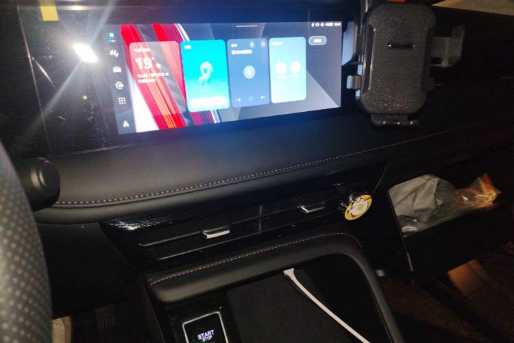 Used Roewe i5 2024 1.5L CVT Luxury Edition Audio And AC Panel