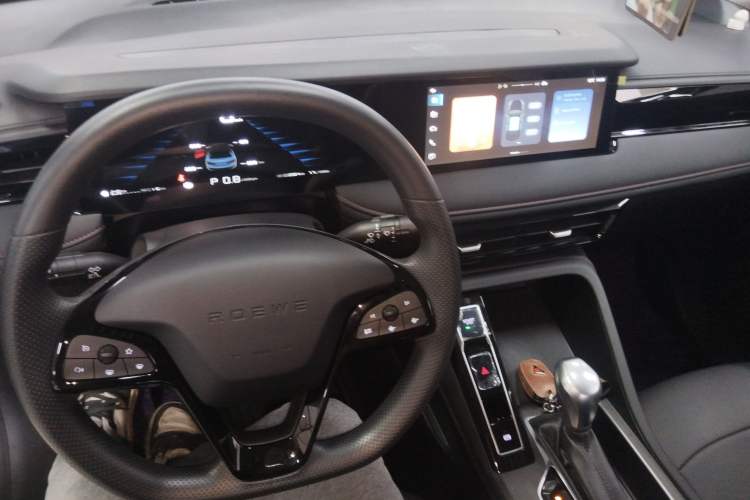 Used Roewe i5 2024 1.5L CVT Luxury Edition Audio And AC Panel