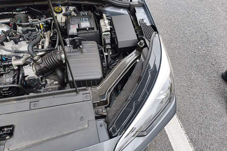 Used Roewe i5 2024 1.5L CVT Luxury Edition Engine Bay Left