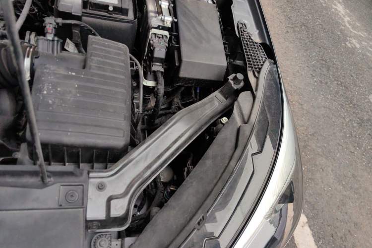 Used Roewe i5 2024 1.5L CVT Luxury Edition Engine Bay Left