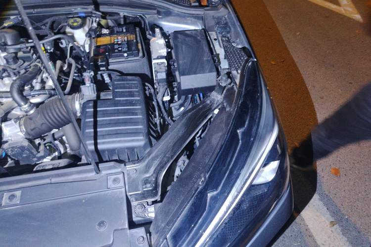Used Roewe i5 2024 1.5L CVT Luxury Edition Engine Bay Left