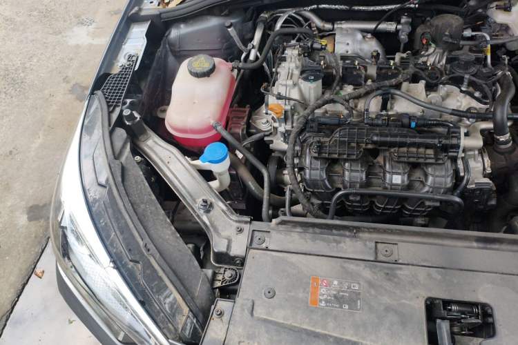 Used Roewe i5 2024 1.5L CVT Luxury Edition Engine Bay Right
