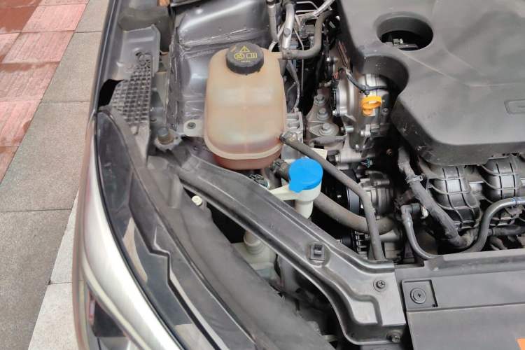 Used Roewe i5 2024 1.5L CVT Luxury Edition Engine Bay Right