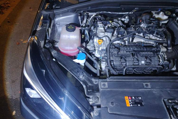 Used Roewe i5 2024 1.5L CVT Luxury Edition Engine Bay Right