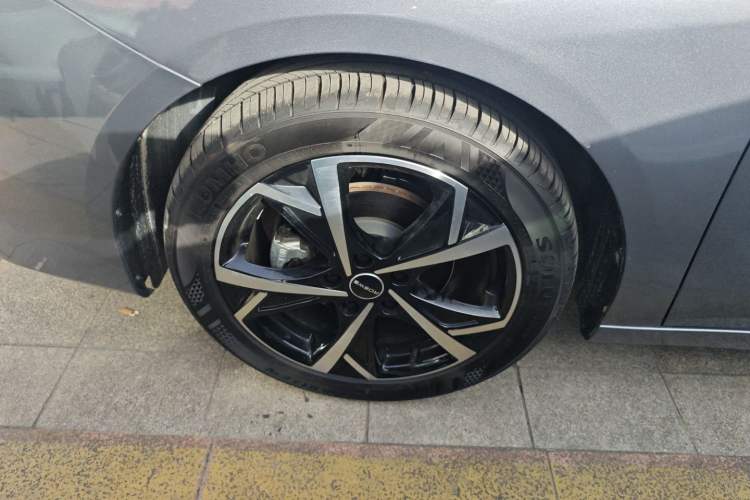 Used Roewe i5 2024 1.5L CVT Luxury Edition Exterior 1
