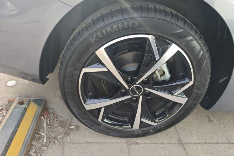 Used Roewe i5 2024 1.5L CVT Luxury Edition Exterior 2