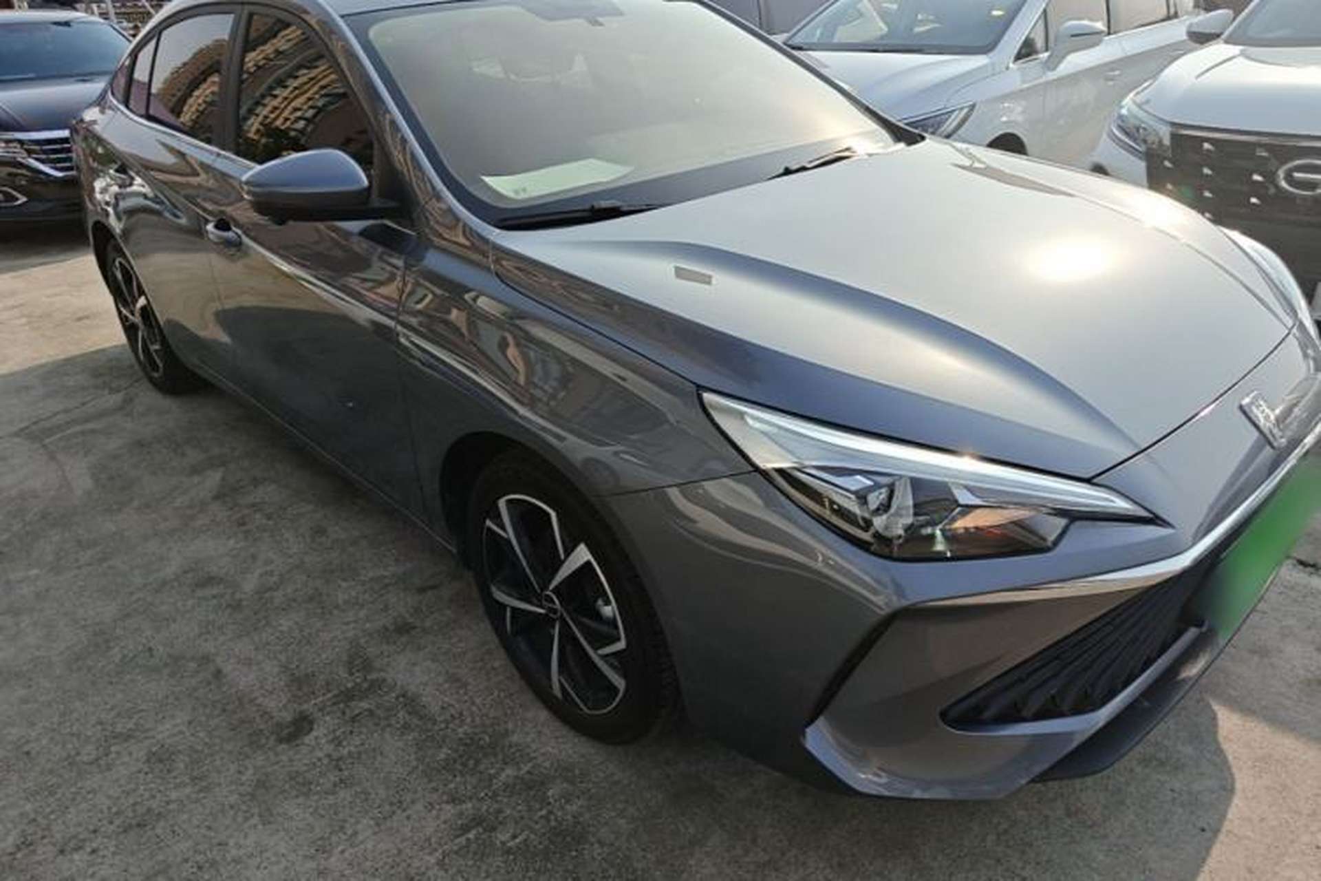 Used Roewe i5 2024 1.5L CVT Luxury Edition Front Right 45 Deg
