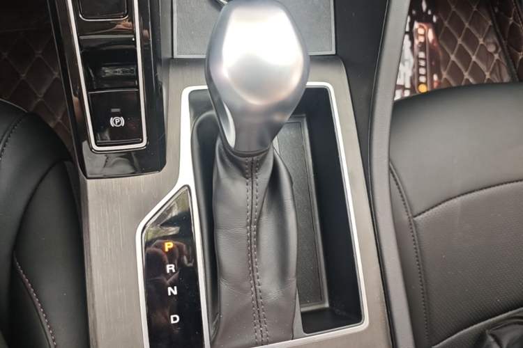 Used Roewe i5 2024 1.5L CVT Luxury Edition Gear Lever