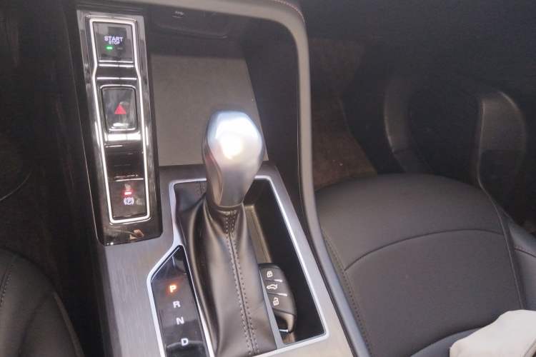 Used Roewe i5 2024 1.5L CVT Luxury Edition Gear Lever