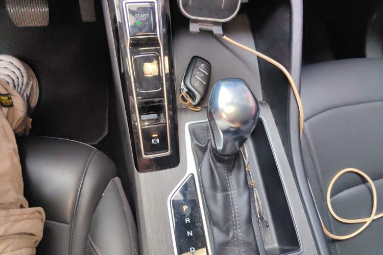 Used Roewe i5 2024 1.5L CVT Luxury Edition Gear Lever