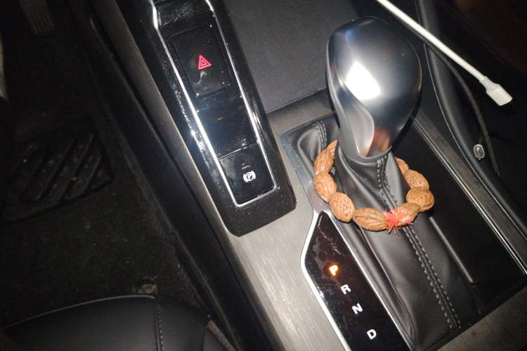 Used Roewe i5 2024 1.5L CVT Luxury Edition Gear Lever