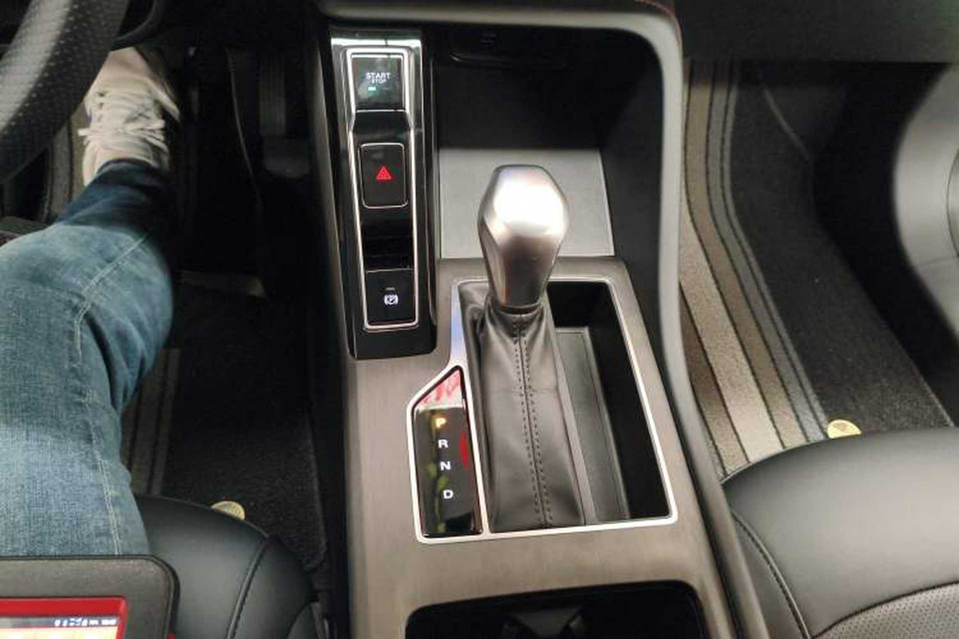Used Roewe i5 2024 1.5L CVT Luxury Edition Gear Lever
