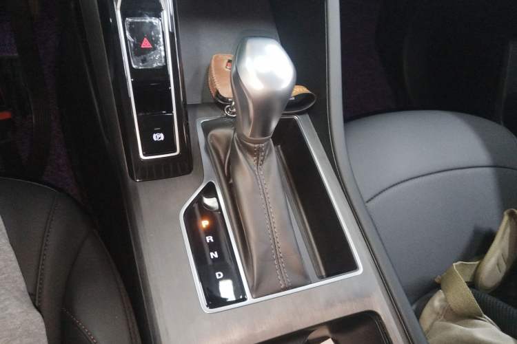 Used Roewe i5 2024 1.5L CVT Luxury Edition Gear Lever