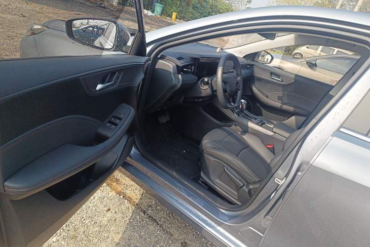 Used Roewe i5 2024 1.5L CVT Luxury Edition Interior 2