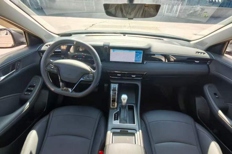 Used Roewe i5 2024 1.5L CVT Luxury Edition Interior 3