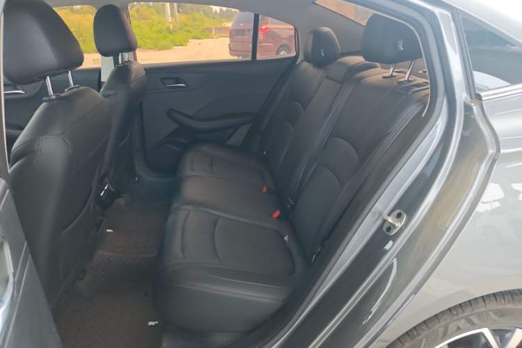 Used Roewe i5 2024 1.5L CVT Luxury Edition Left Rear Seat
