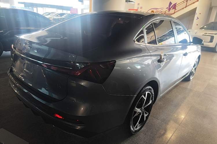 Used Roewe i5 2024 1.5L CVT Luxury Edition Rear Right 45 Deg