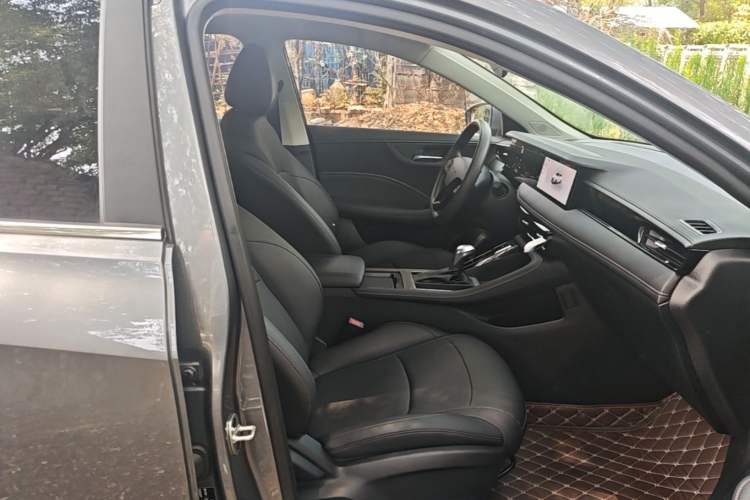 Used Roewe i5 2024 1.5L CVT Luxury Edition Right Front Seat