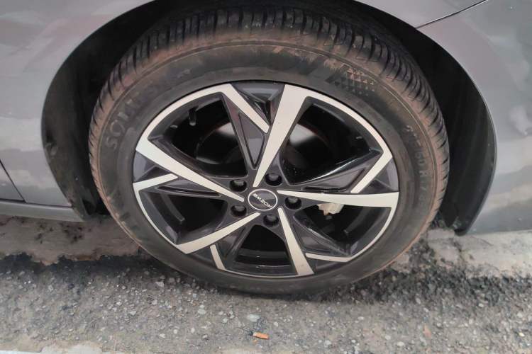 Used Roewe i5 2024 1.5L CVT Luxury Edition Right Front Wheel Hub