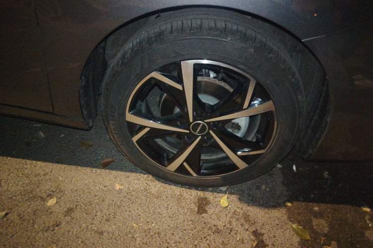 Used Roewe i5 2024 1.5L CVT Luxury Edition Right Front Wheel Hub