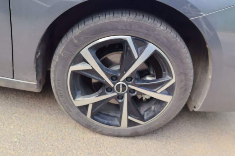 Used Roewe i5 2024 1.5L CVT Luxury Edition Right Front Wheel Hub