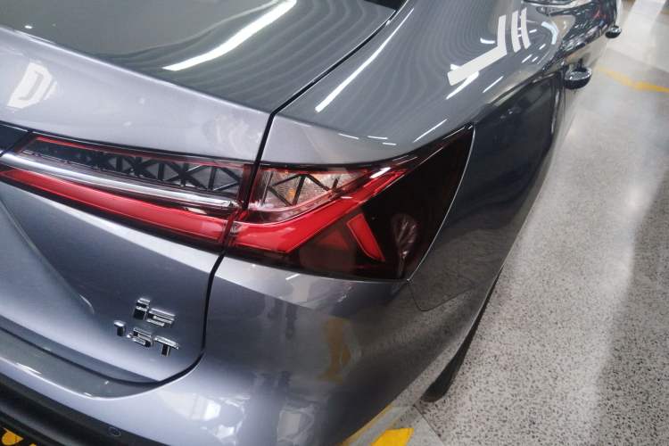 Used Roewe i5 2024 1.5L CVT Luxury Edition Right Rear Taillight