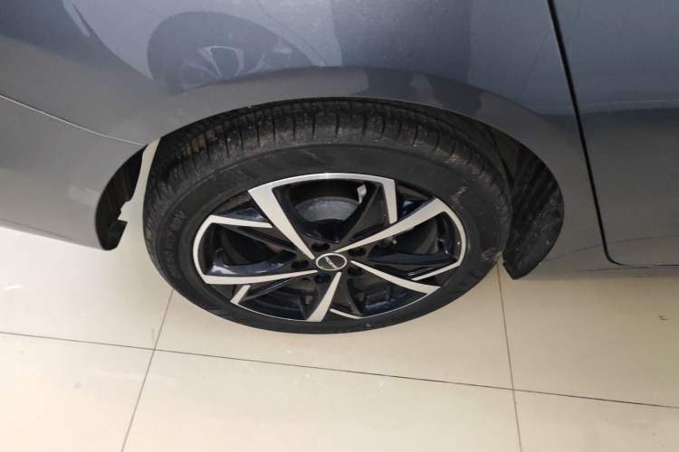 Used Roewe i5 2024 1.5L CVT Luxury Edition Right Rear Wheel Hub