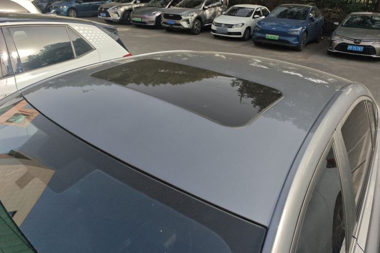 Used Roewe i5 2024 1.5L CVT Luxury Edition Roof