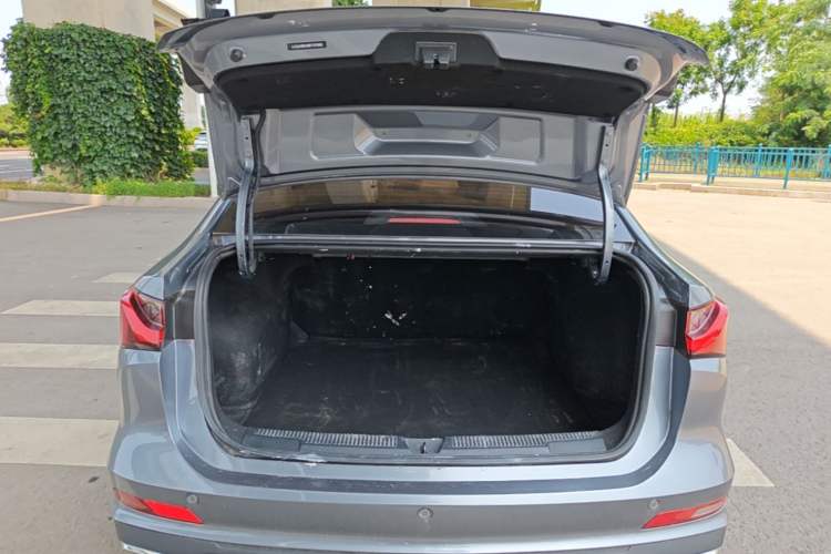 Used Roewe i5 2024 1.5L CVT Luxury Edition Trunk