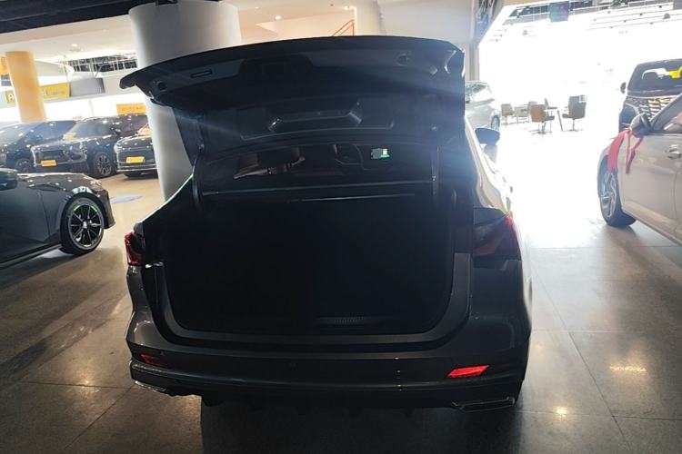Used Roewe i5 2024 1.5L CVT Luxury Edition Trunk
