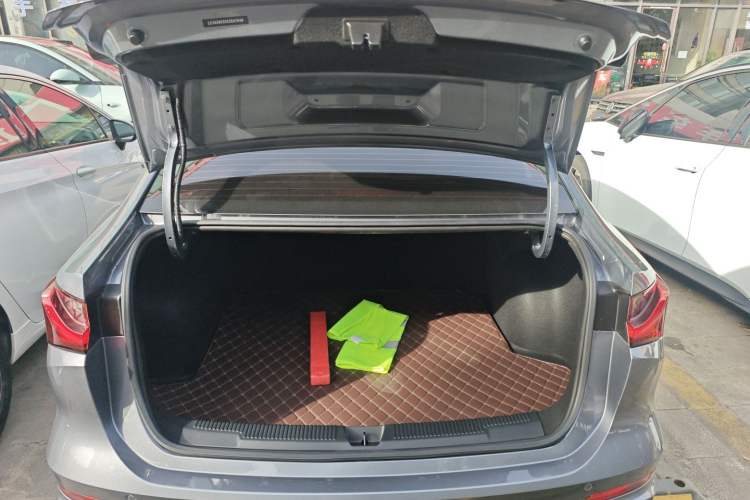 Used Roewe i5 2024 1.5L CVT Luxury Edition Trunk