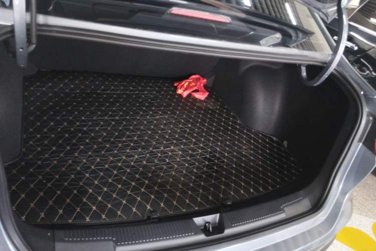 Used Roewe i5 2024 1.5L CVT Luxury Edition Trunk