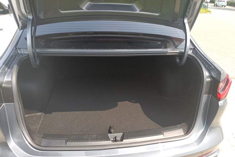 Used Roewe i5 2024 1.5L CVT Luxury Edition Trunk