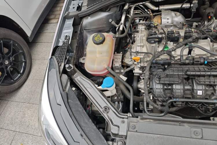 Used Roewe i5 2024 1.5L CVT Luxury Edition Engine Bay Right