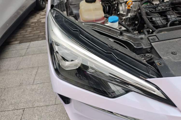 Used Roewe i5 2024 1.5L CVT Luxury Edition Right Front Headlight