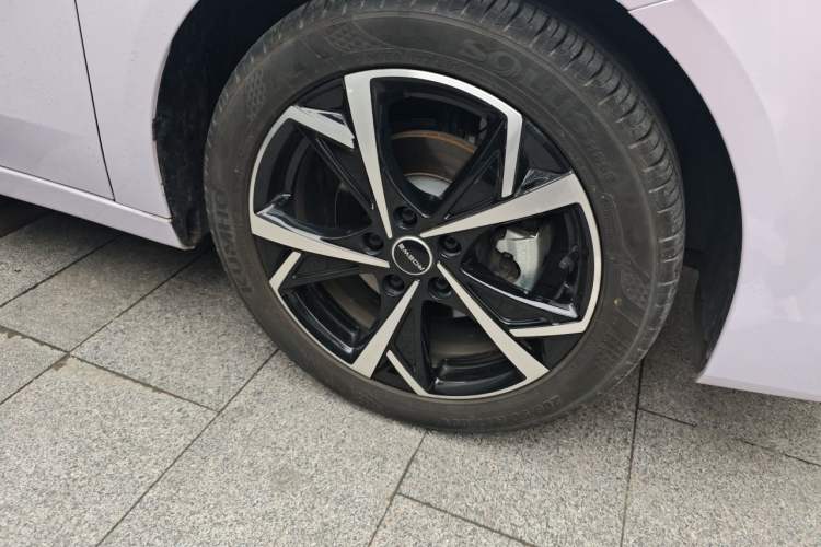 Used Roewe i5 2024 1.5L CVT Luxury Edition Right Front Wheel Hub