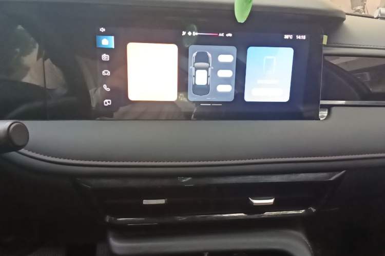 Used Roewe i5 2024 1.5L CVT Luxury Edition Audio And AC Panel