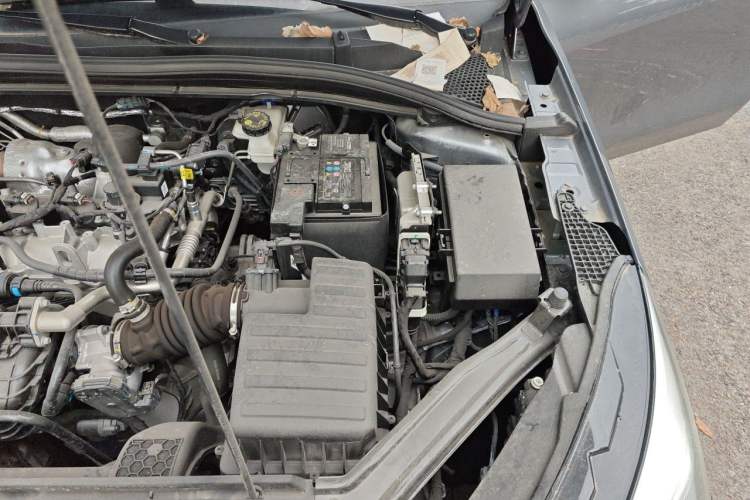 Used Roewe i5 2024 1.5L CVT Luxury Edition Engine Bay Left