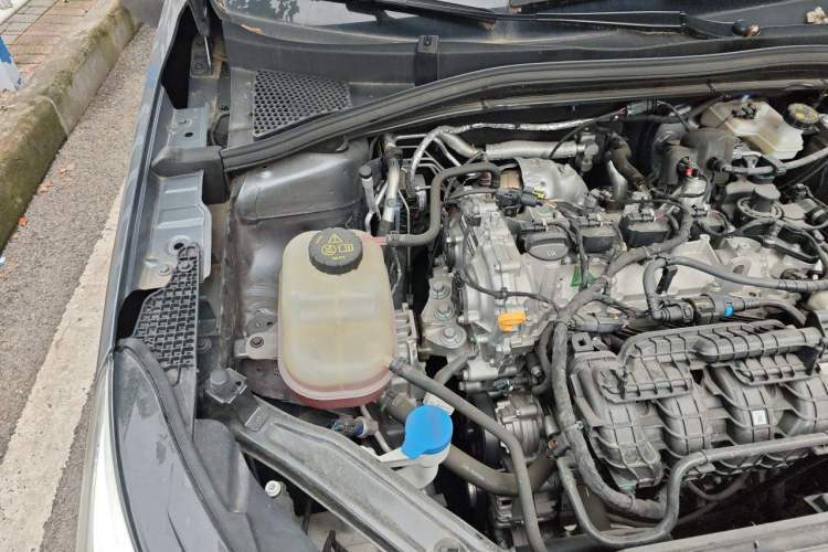 Used Roewe i5 2024 1.5L CVT Luxury Edition Engine Bay Right