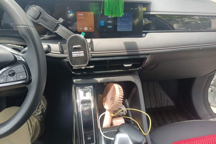 Used Roewe i5 2024 1.5L CVT Luxury Edition Audio And AC Panel