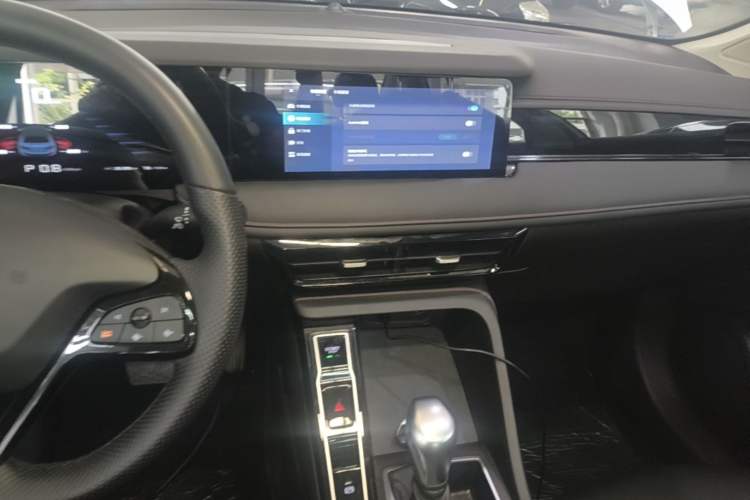 Used Roewe i5 2024 1.5L CVT Luxury Edition Audio And AC Panel