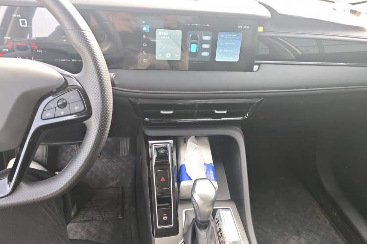 Used Roewe i5 2024 1.5L CVT Luxury Edition Audio And AC Panel