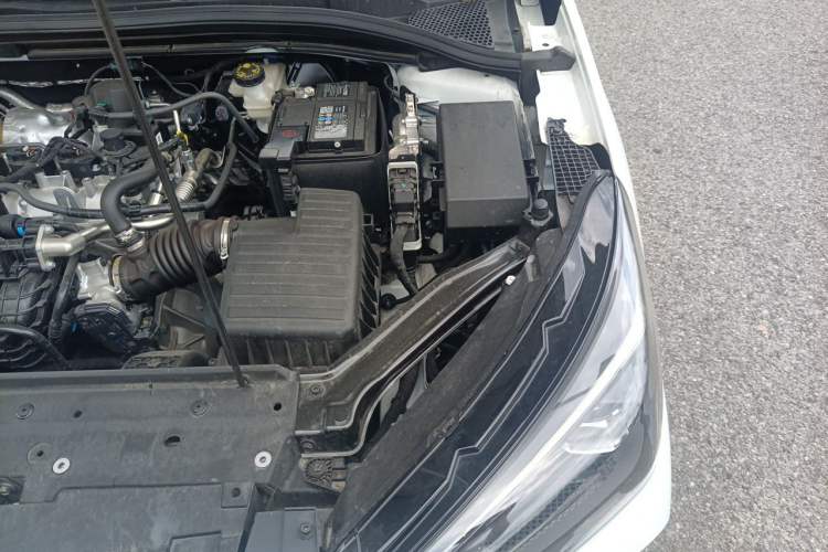 Used Roewe i5 2024 1.5L CVT Luxury Edition Engine Bay Left