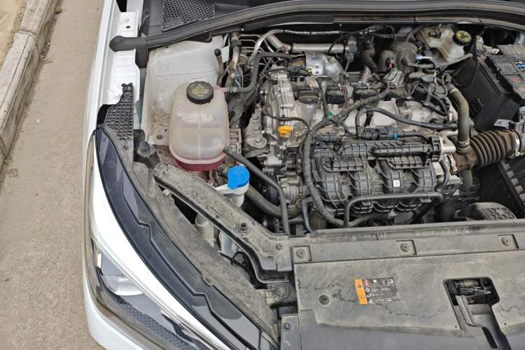Used Roewe i5 2024 1.5L CVT Luxury Edition Engine Bay Right