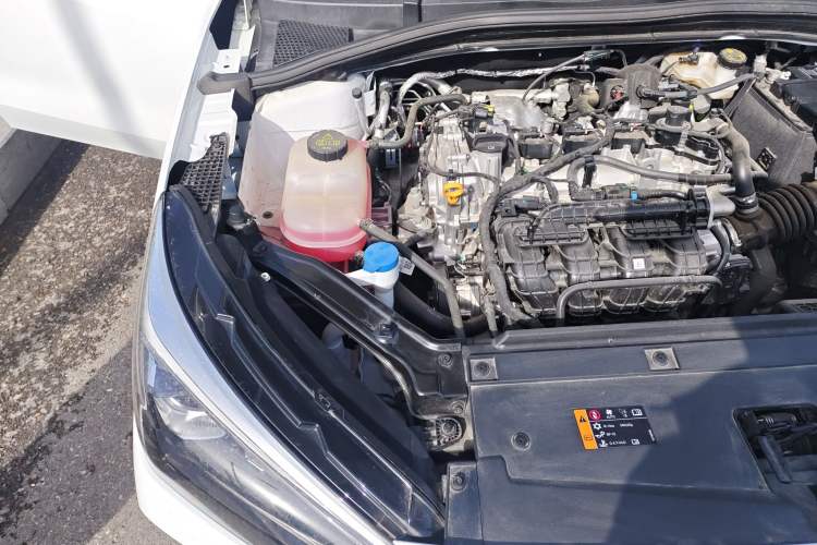 Used Roewe i5 2024 1.5L CVT Luxury Edition Engine Bay Right