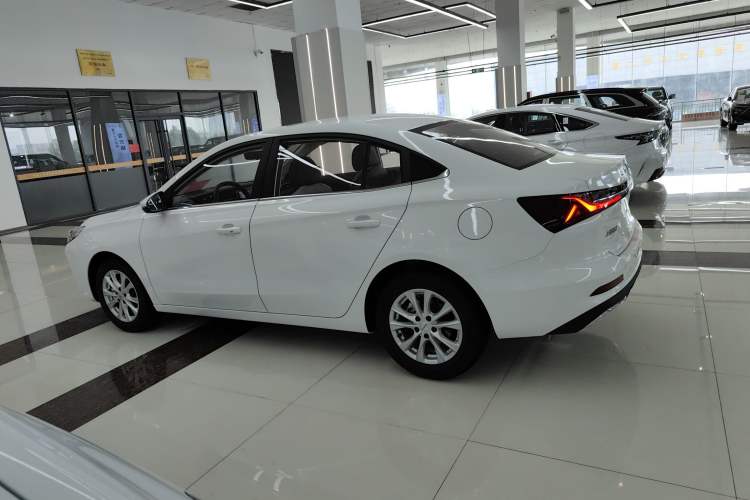 Used Roewe i5 2024 1.5L CVT Luxury Edition Exterior 5