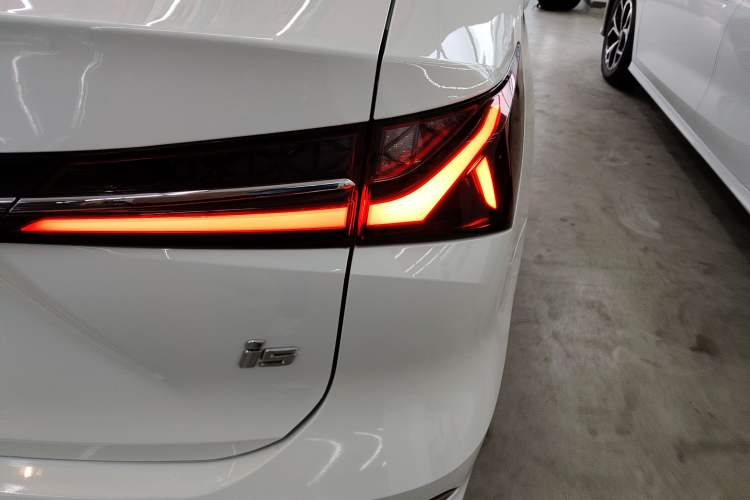Used Roewe i5 2024 1.5L CVT Luxury Edition Exterior 6