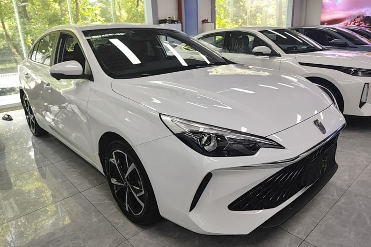 Used Roewe i5 2024 1.5L CVT Luxury Edition Front Right 45 Deg