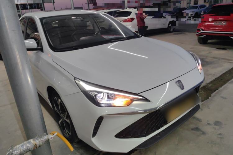Used Roewe i5 2024 1.5L CVT Luxury Edition Front Right 45 Deg